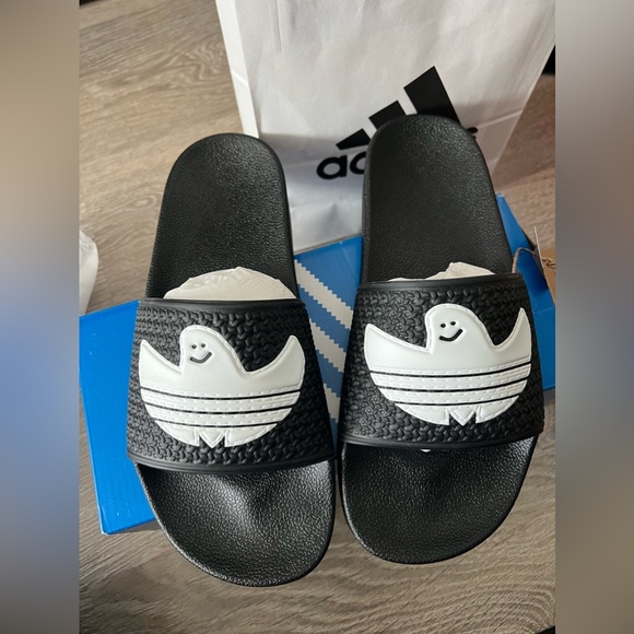 Adidas schmoolfoil slide US8 - Picture 3 of 5